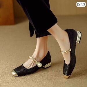 Elegant Mary Jane shoes black/gold NWT sold out